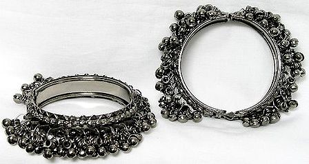 bangles,metal jewelry