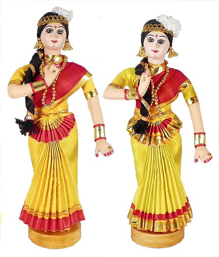Mohini Attam Dancers