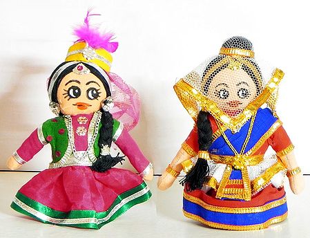 Kathak and Manipuri Dancers