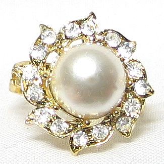 Pearl and White Stone Setting Ring