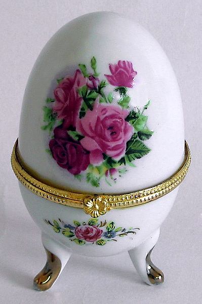 White Egg Shaped Jewelry Box Decorated with Painted Flowers