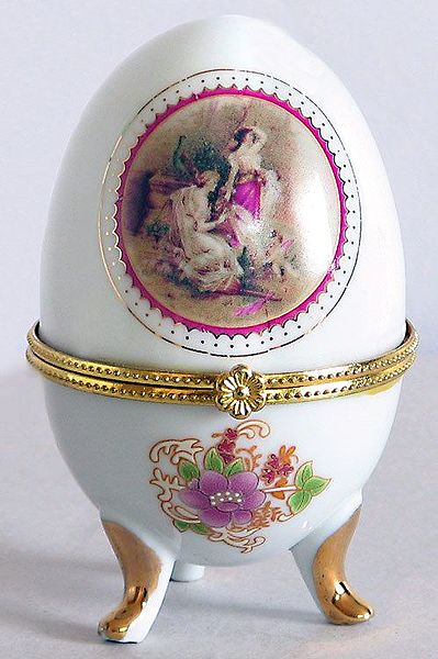 White Egg Shaped Jewelry Box Decorated with Painted Picture
