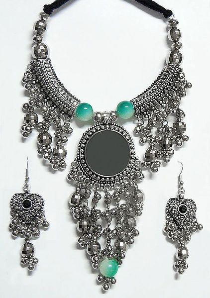 Metal Necklace with Jhalar Pendant and Earrings