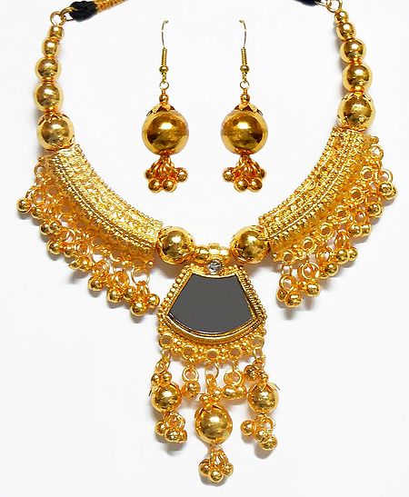 Golden Metal Necklace with Pendant and Earrings