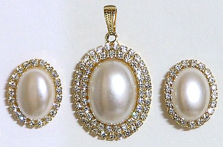 White Stone Studded Oval Shaped Pendant and Earrings