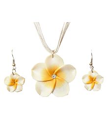 Off-White Flower Pendant in Thread Cord with Earrings